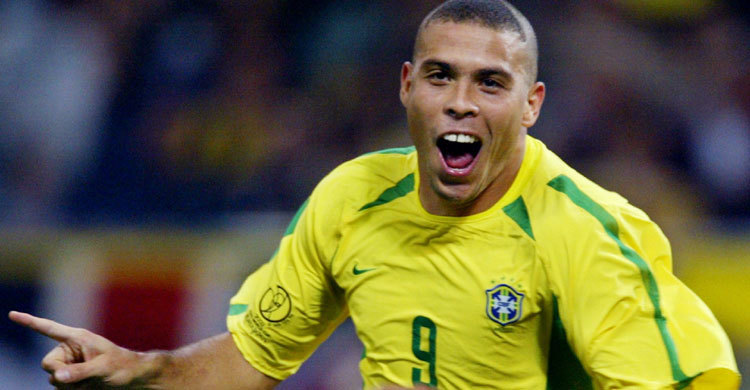 সর্বকালের সেরা স্ট্রাইকার রোনালদো