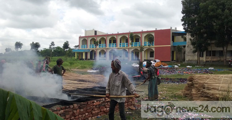 নির্মাণ সামগ্রীর দখলে শরীয়তপুরের কলেজ মাঠ