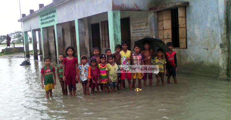 ত্রাণ না, পানি নিষ্কাশন চাই