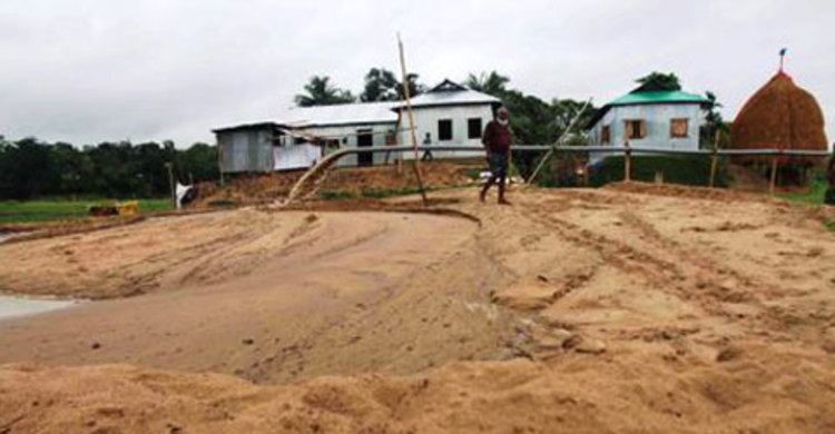 মহালছড়িতে অবৈধভাবে বালু উত্তোলনের অভিযোগ