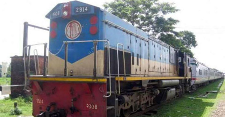 ১০ ঘণ্টা পর ট্রেন চলাচল শুরু