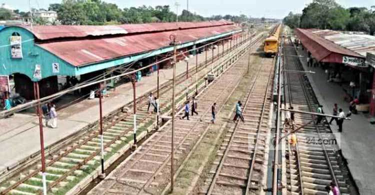 পার্বতীপুর থেকে বিভিন্ন রুটের ১৬ ট্রেন বন্ধ 