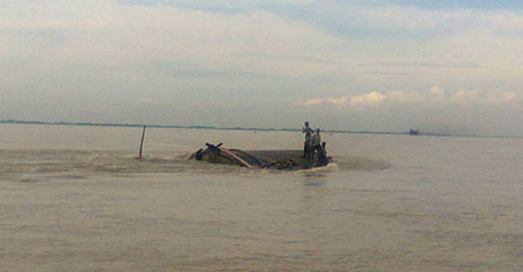মেঘনায় ট্রলারডুবি : নিখোঁজ জেলের মরদেহ উদ্ধার 