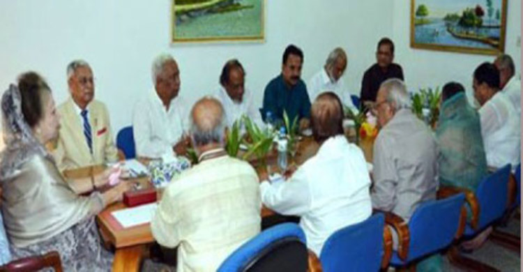 রাতে শীর্ষ নেতাদের বৈঠকে ডেকেছেন খালেদা