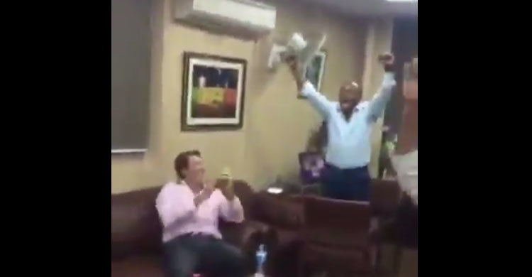 ভারতের হারে লারা-ম্যাকগ্রা-সাকলাইনদের উল্লাস (ভিডিও)