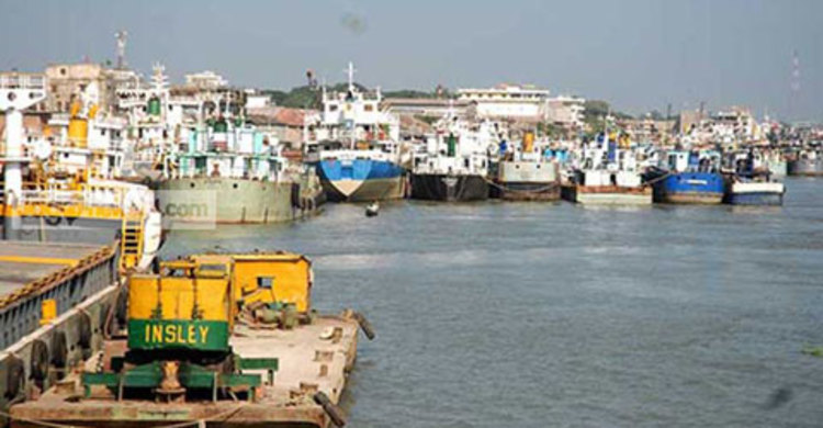 দাবি না মানলে লাগাতার কর্মবিরতীর হুমকি লাইটারেজ শ্রমিকদের