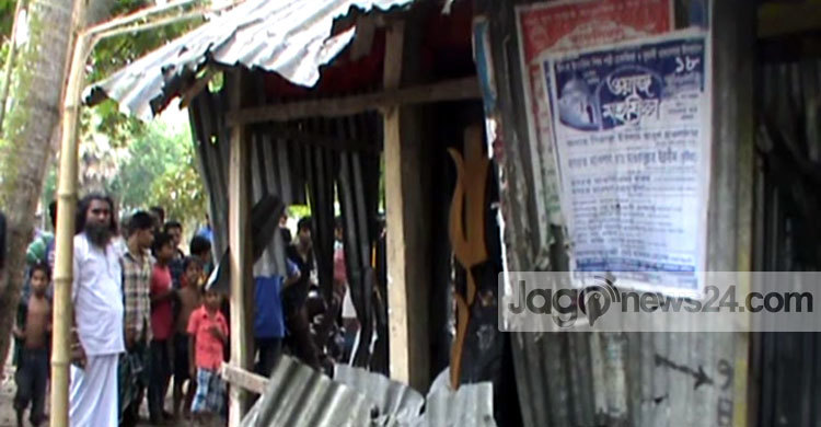 ভোট না দেওয়ার অভিযোগে ৪১টি বাড়িঘর ভাঙচুর