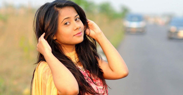 ত্বকের শুষ্কতা দূর করতে