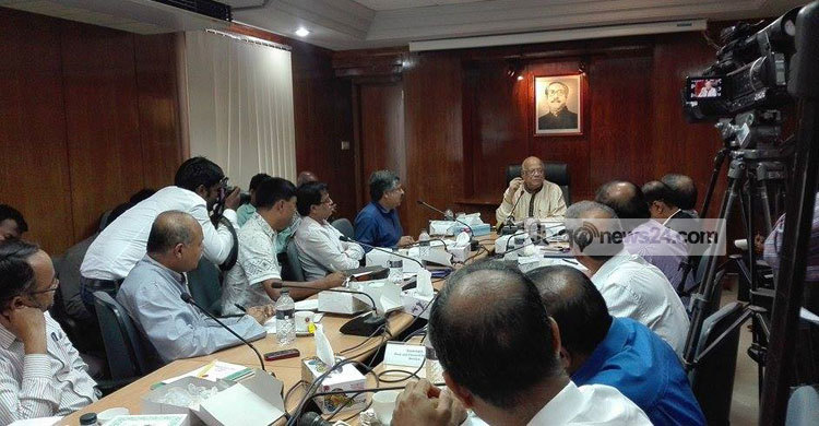 ব্যাংকিং কমিশন থেকে সরে আসছে সরকার