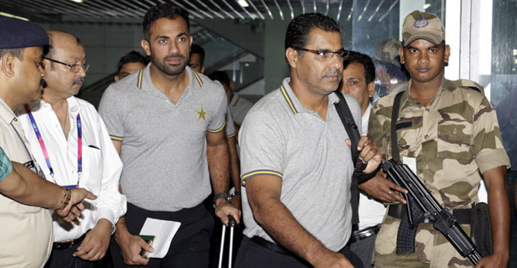 লাহোরে পাকিস্তান ক্রিকেট দলকে ধিক্কার (ভিডিও)