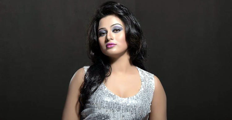 অপু বিশ্বাস প্রতিযোগী ভাবলে আমার কিছু করার নেই : পুষ্পিতা