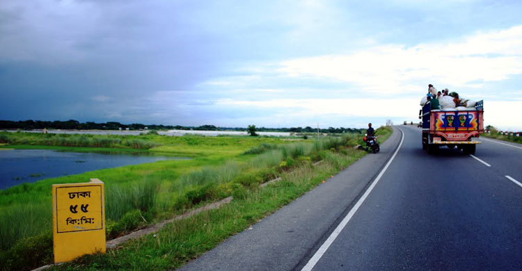 মহাসড়ক যেন মানুষখেকো দানব