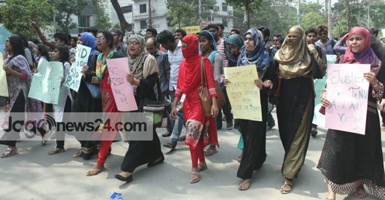 তনুর ময়নাতদন্ত ঢামেকে করার দাবি শিক্ষার্থীদের