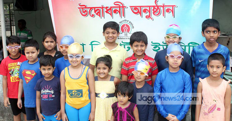 সুইমিংপুলে শিশুদের মহানন্দ