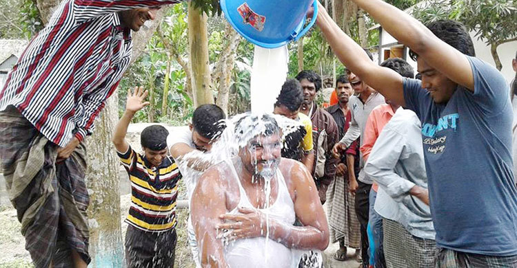 দুধ দিয়ে গোসল করে রাজনীতি থেকে চিরবিদায়!
