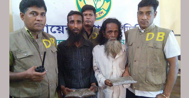 বরিশালে গাঁজাসহ দুই মাদক বিক্রেতা আটক