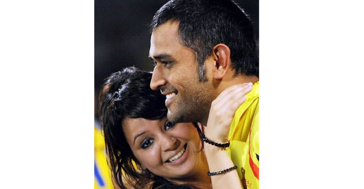 হেরেও স্ত্রীর ভালোবাসা পেলেন ধোনি