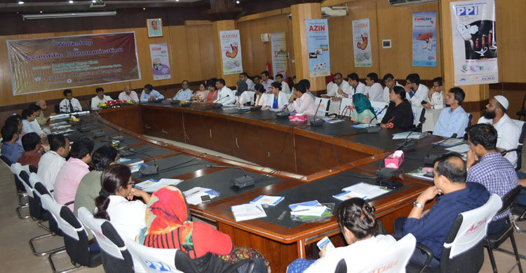 তরুণ চিকিৎসকদের বৈজ্ঞানিক যোগাযোগ বৃদ্ধির আহ্বান