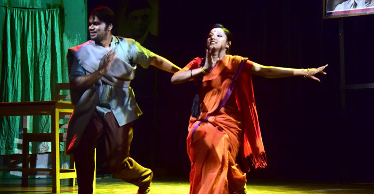 শেষ দিনে মঞ্চস্থ হলো তোরা সব জয়ধ্বনি কর