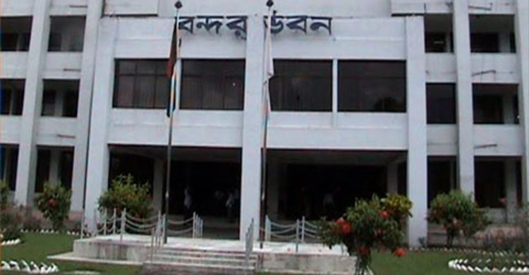 মংলা বন্দরে আমদানি নিষিদ্ধ ৮০টি মোটরসাইকেল আটক 