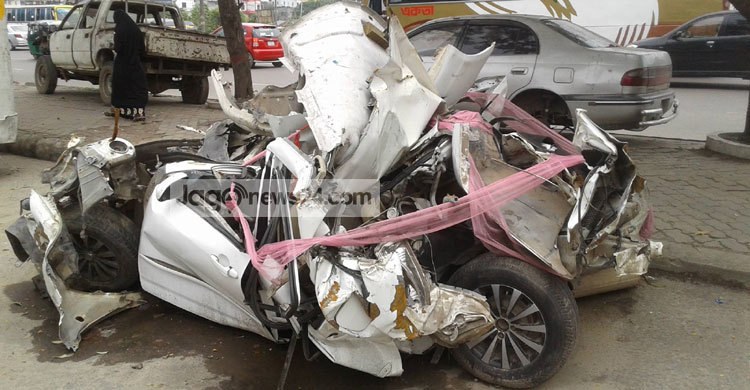 ঘাতক অধরা : পড়ে আছে দুমড়ানো মুচড়ানো প্রাইভেটকার