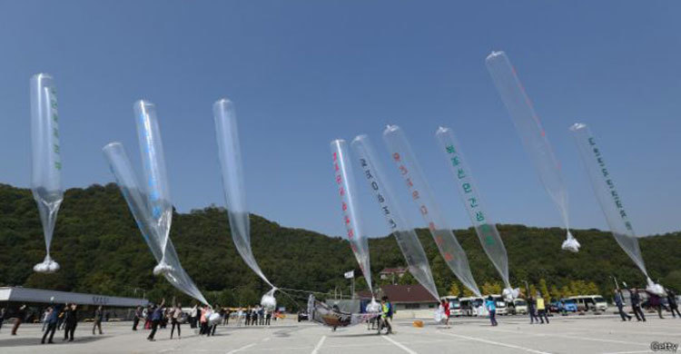 উ. কোরিয়ার বিরুদ্ধে দ. কোরিয়ার লিফলেট