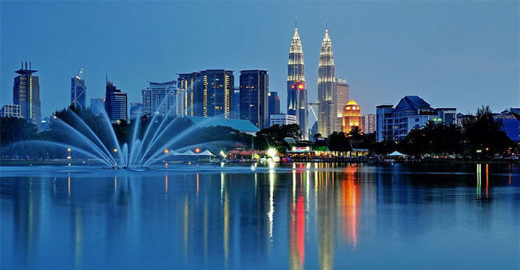 কুয়ালালামপুর বিমানবন্দরে ষাট মিনিট!