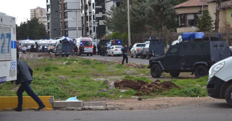 তুরস্কে গাড়িবোমা হামলায় ৭ পুলিশ নিহত