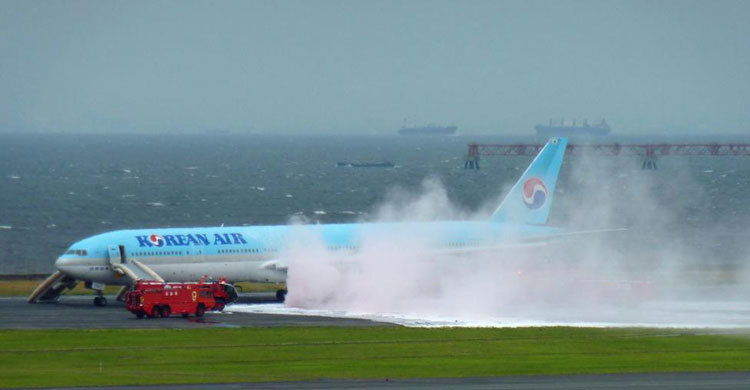 300 passengers evacuated from Korean Air plane at Tokyo airport