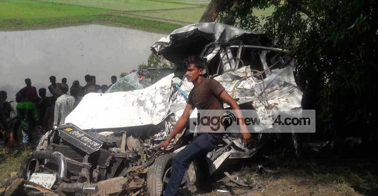 7 killed as bus, microbus collide in Brahmanbaria