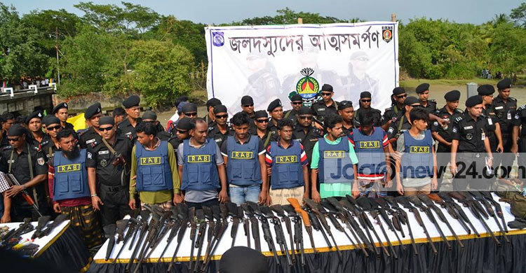 আত্মসমর্পণকারী ১০ বনদস্যুর বিরুদ্ধে মামলা