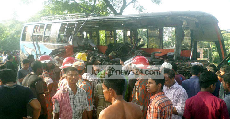 বগুড়ায় বাস-ট্রাক মুখোমুখি সংঘর্ষে নিহত ৭