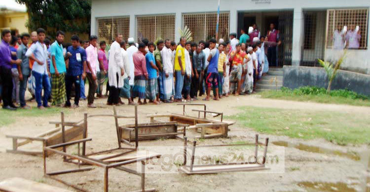 চাঁদপুরে সংঘর্ষে আহত ১৭ : ৪১ রাউন্ড ফাঁকা গুলি