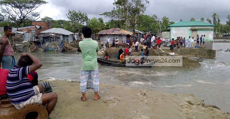 রোয়ানু তাণ্ডবে কক্সবাজারে ৩০ হাজার বাড়ি-ঘর ক্ষতিগ্রস্ত 