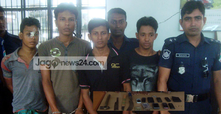 শৈলকুপায় ডাকাতি : ৪ কলেজছাত্র আটক