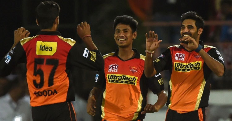 Mustafizur, Bhuvneshwar topple Gujarat Lions