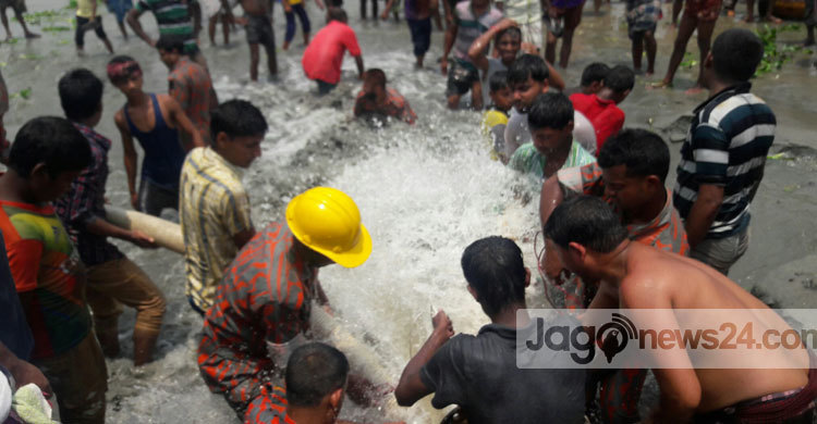 বালুতে তলিয়ে শিশু নিখোঁজ