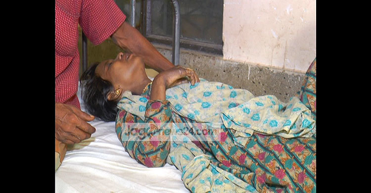 হাত পুড়িয়ে দিয়ে গৃহকর্মী শিশুর দাঁত ভেঙে দিল চাকরিজীবী দম্পতি 