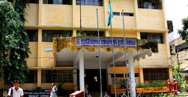 3 BCL activists hurt as police charge baton in Ctg College