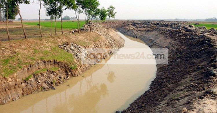 ঝিনাইদহে খাল খননে অনিয়মের অভিযোগ