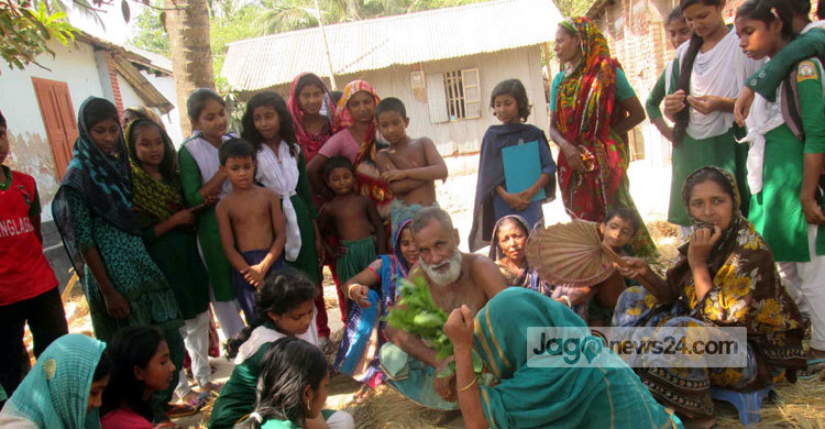 জিন সাপ আতঙ্কে নির্ঘুম গ্রামবাসী