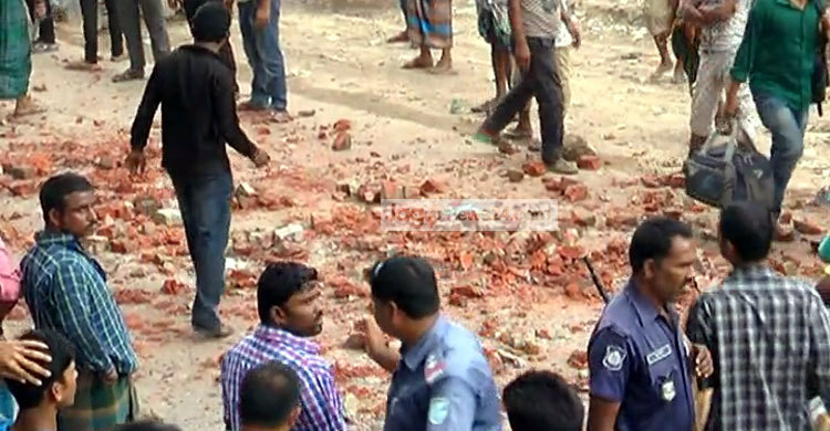 ইজিবাইক চালক ও পুলিশের সংঘর্ষে আহত ১০