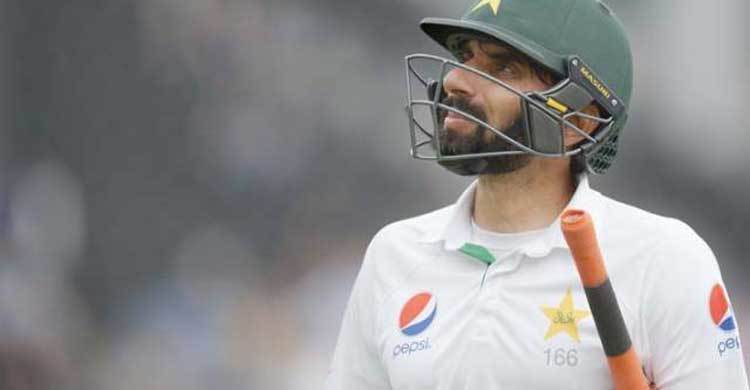 Misbah blames batsmen for loss