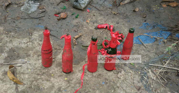 বড়াইগ্রামে পুকুর থেকে ৬টি পেট্রলবোমা উদ্ধার