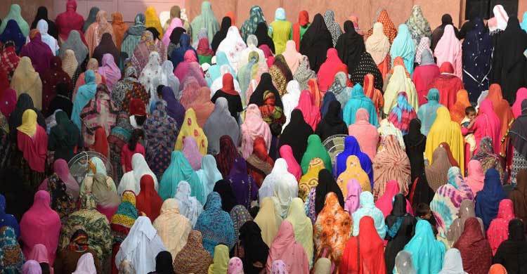 Swiss lawmaker wants hijab banned from passport photos