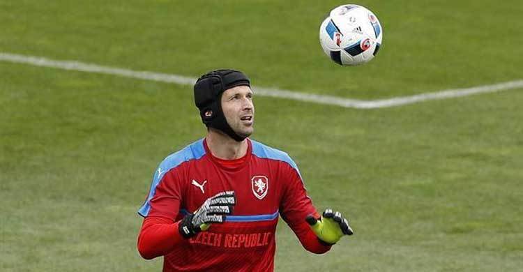 Petr Cech says goodbye to international football