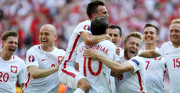 Poland edge past Switzerland on penalties