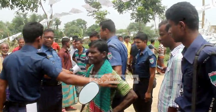 সরকারি কাজে বাধা দেয়ায় কারাদণ্ড