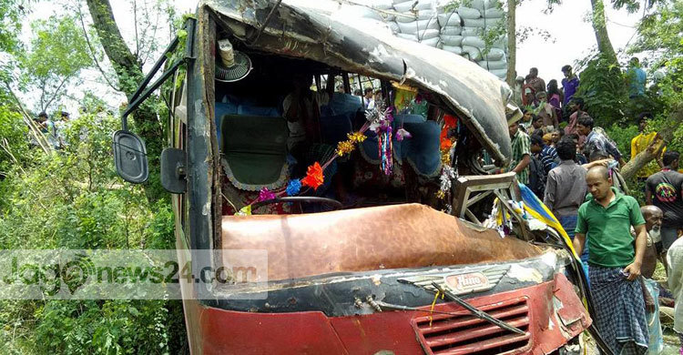 রাজবাড়ীতে সড়ক দুর্ঘটনায় তিনজন নিহত