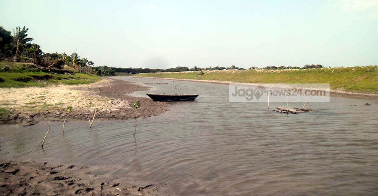নৌকা-জাল নিয়েও বেকার দক্ষিণাঞ্চলের জেলেরা 